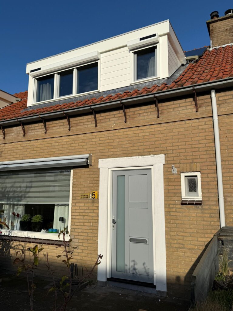 Vernieuwing entree en dakkapel in Noordwijk
